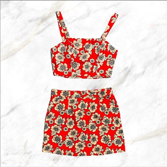 Matching crop tank and pencil skirt - Picture 5 of 6